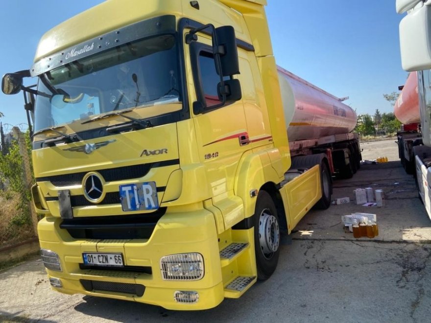 2 tırdan 300 bin liralık kaçak akaryakıt çıktı