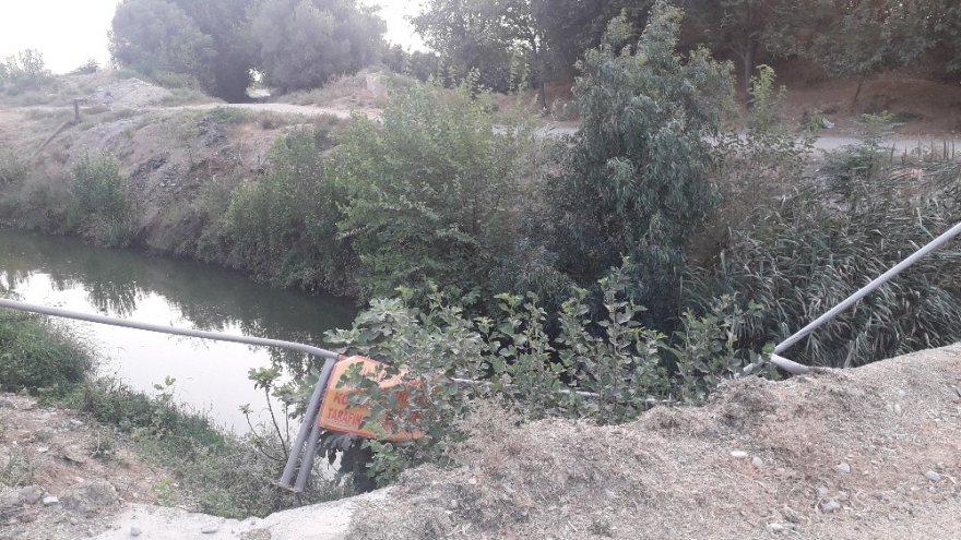 Adana’da motosiklet dereye uçtu: 1 ölü