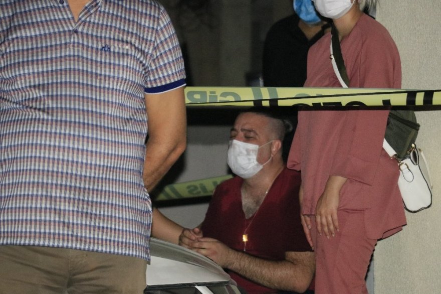 Vali yardımcısının öldürdüğü kardeşi ve annesinin cesetleri adli tıpa kaldırıldı