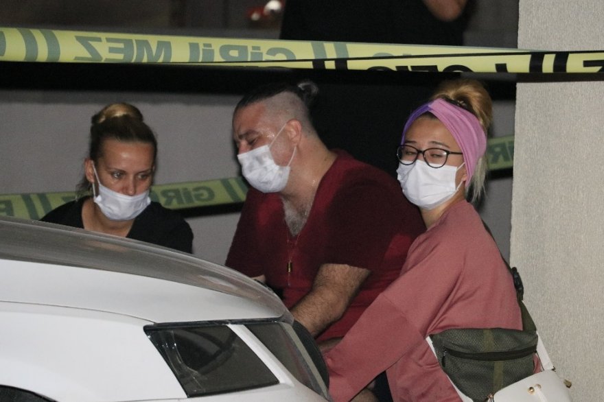 Vali yardımcısının öldürdüğü kardeşi ve annesinin cesetleri adli tıpa kaldırıldı