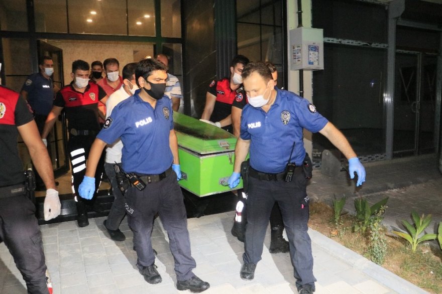 Vali yardımcısının öldürdüğü kardeşi ve annesinin cesetleri adli tıpa kaldırıldı
