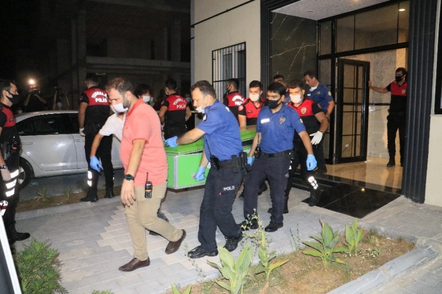 Vali yardımcısının öldürdüğü kardeşi ve annesinin cesetleri adli tıpa kaldırıldı
