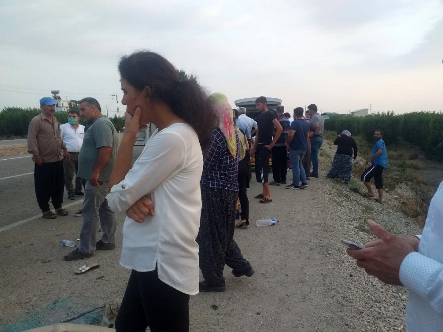 Köpeğe çarpan otomobil takla attı: 3 yaralı