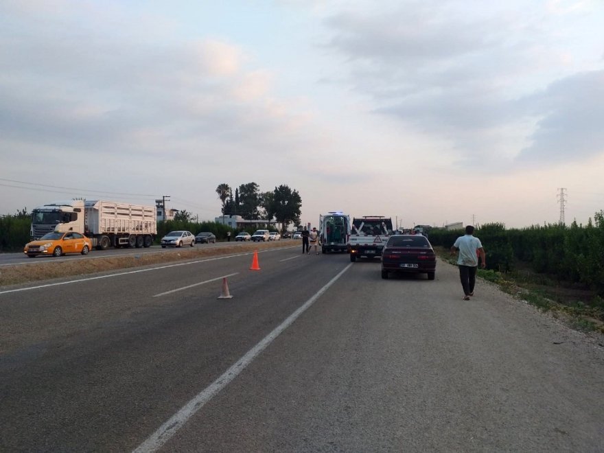 Köpeğe çarpan otomobil takla attı: 3 yaralı