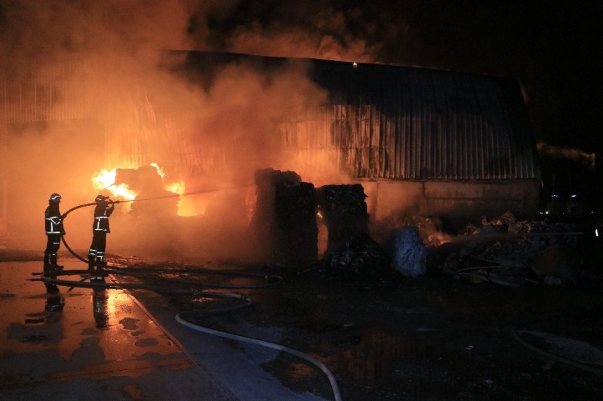 5 bin metrekarelik geri dönüşüm fabrikasında yangın