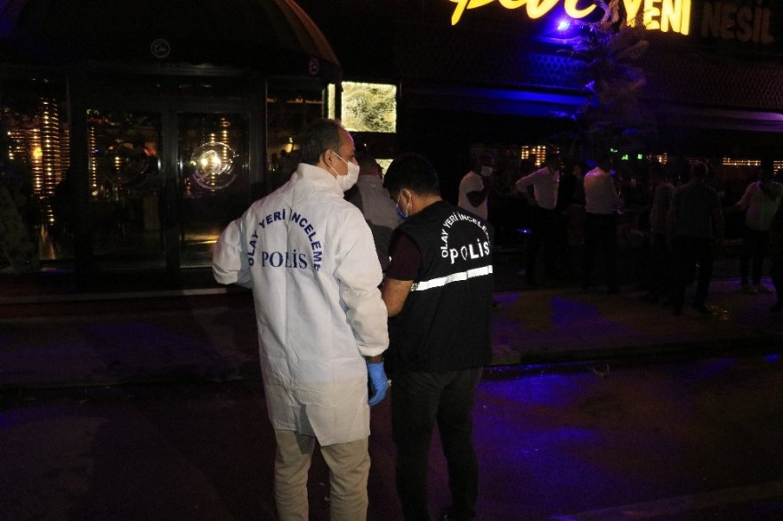 Adana'da restoran çıkışında kadın ayağından vuruldu!