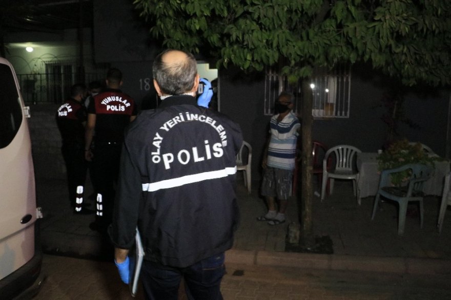 Evinde silahlı saldırıya uğrayan genç ağır yaralandı