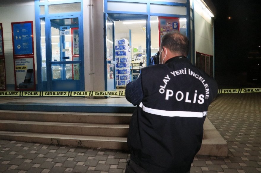 Adana Pınar Mahallesi'nde kar maskeli, pompalı tüfekli market soygunu!