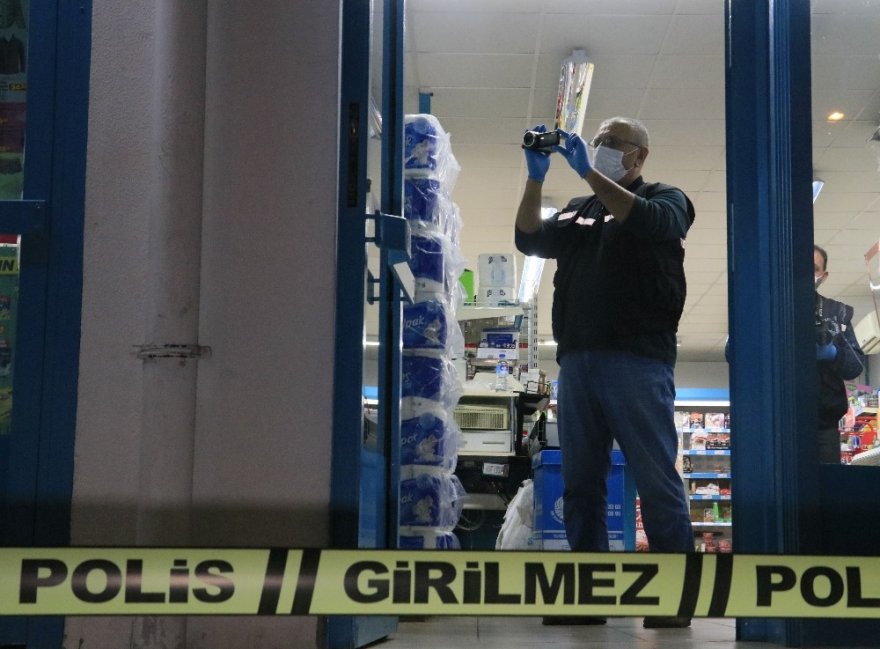 Adana Pınar Mahallesi'nde kar maskeli, pompalı tüfekli market soygunu!