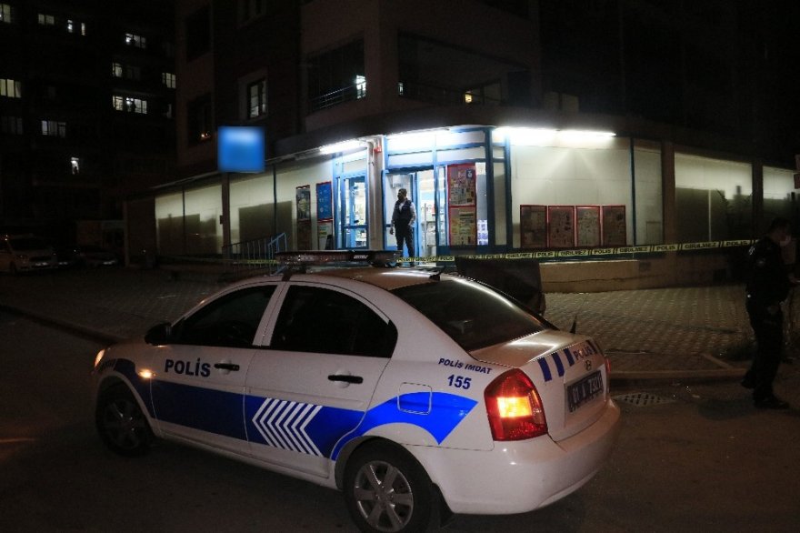 Adana Pınar Mahallesi'nde kar maskeli, pompalı tüfekli market soygunu!