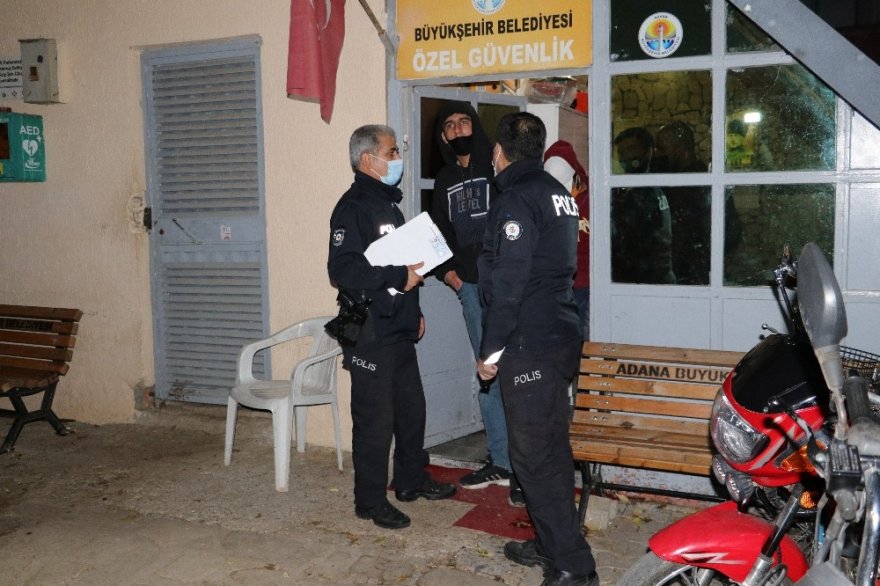 Parktaki gaspçıları güvenlikler etkisiz hale getirdi