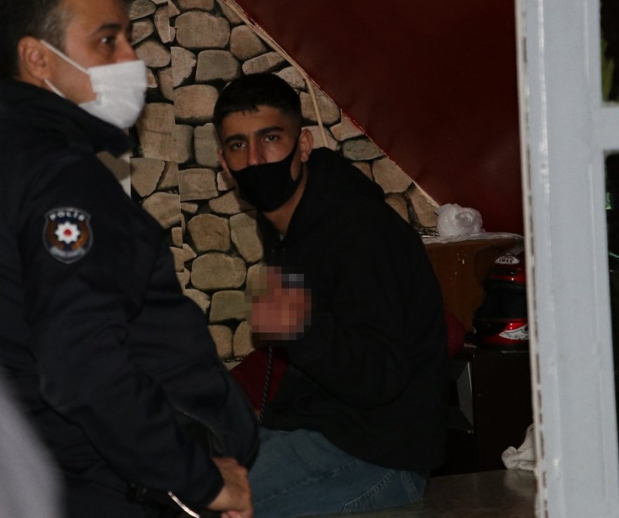 Parktaki gaspçıları güvenlikler etkisiz hale getirdi