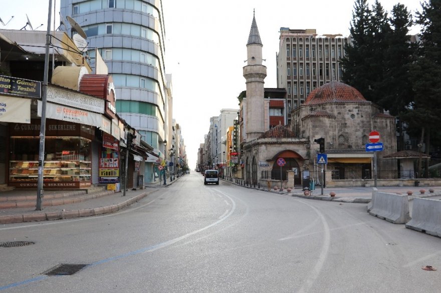 Adana’da caddeler boşaldı, kent hayalet şehre döndü