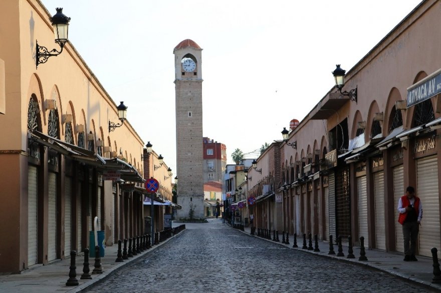 Adana’da caddeler boşaldı, kent hayalet şehre döndü