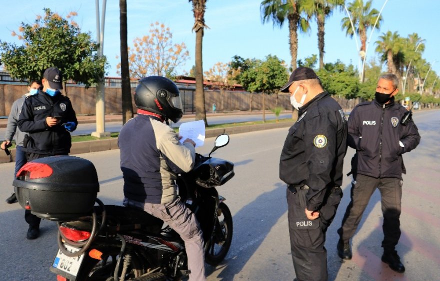 Adana’da caddeler boşaldı, kent hayalet şehre döndü