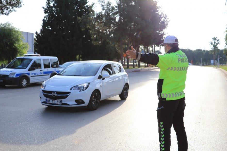 Adana’da caddeler boşaldı, kent hayalet şehre döndü