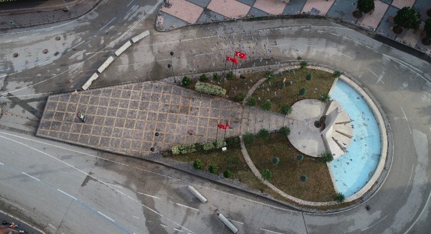 Adana’nın tarihi mekanları sessizliğe büründü