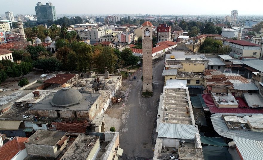 Adana’nın tarihi mekanları sessizliğe büründü
