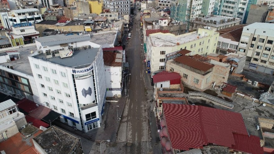 Adana’nın tarihi mekanları sessizliğe büründü