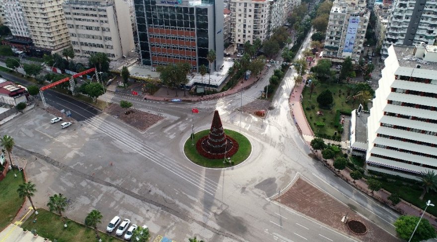 Adana’nın tarihi mekanları sessizliğe büründü
