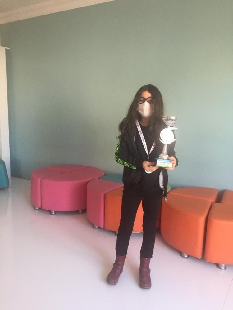 Kozan’lı minik bilim kahramanları ilçenin gururu oldular