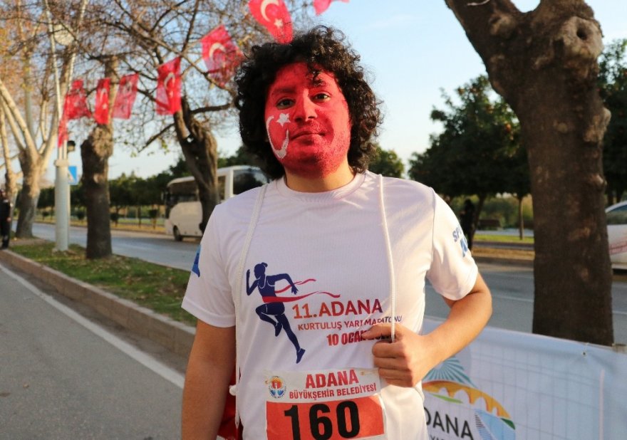 Adana Kurtuluş Yarı Maratonu kentin tarihi dokusunu yansıttı