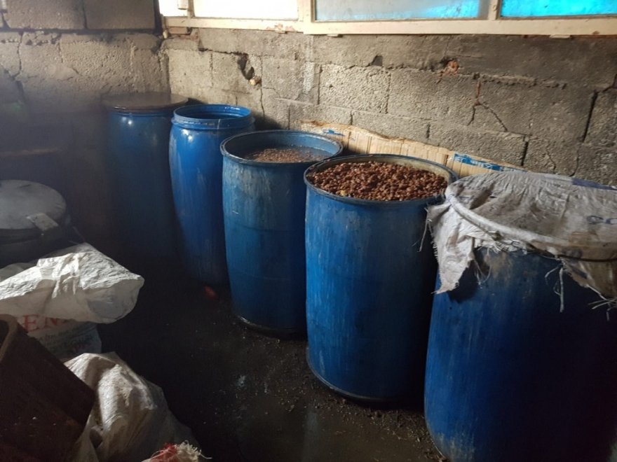 Adana’da 2 bin 925 litre sahte içki ele geçirildi