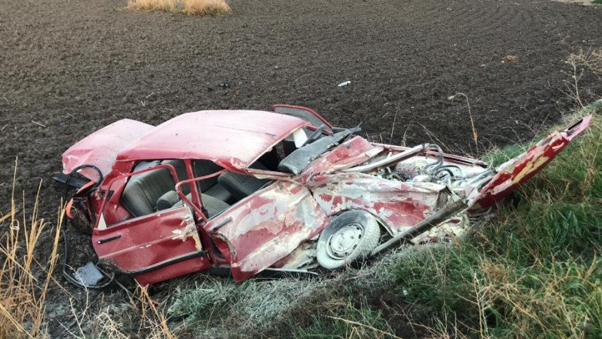 Hurdaya dönen araçtan şans eseri yaralı kurtuldu