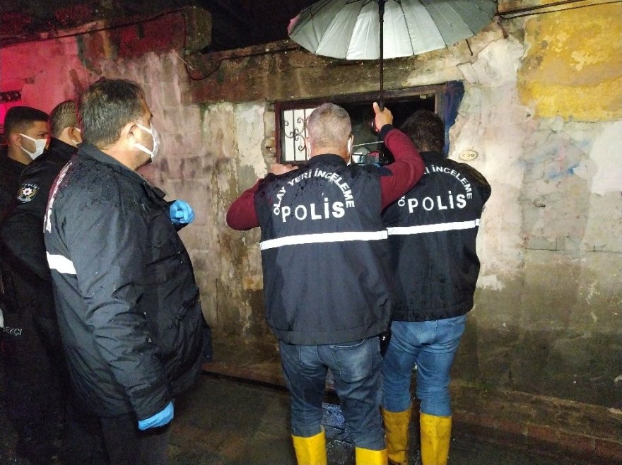 Metruk binada çıkan yangında içeride yanmış ceset bulundu