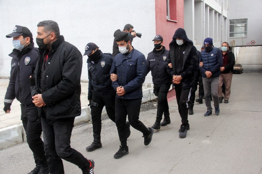 Oto hırsızlık çetesine 20 tutuklama