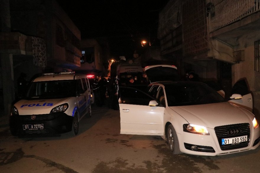 Polisten kaçmaya çalışan ehliyetsiz sürücü kıskıvrak yakalandı