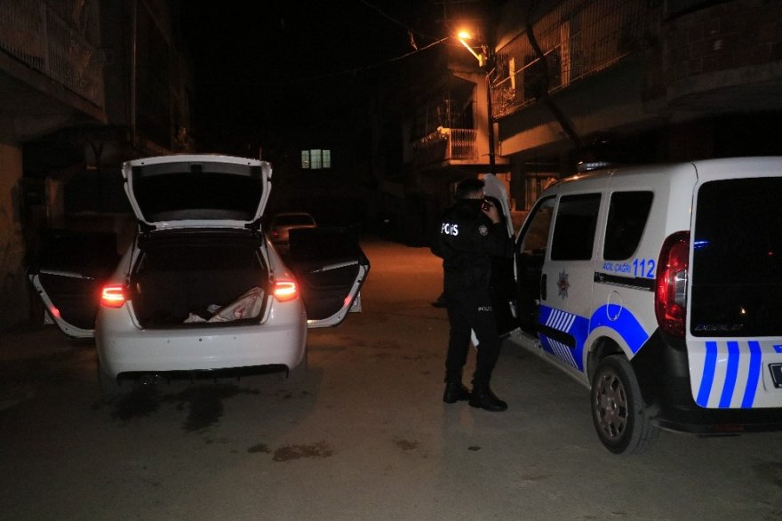 Polisten kaçmaya çalışan ehliyetsiz sürücü kıskıvrak yakalandı