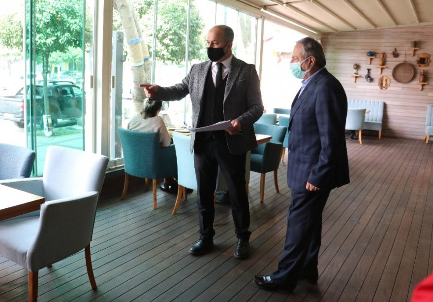 Hafta sonu yasağı kalkan Adana’da kafe ve restoranlar denetlendi