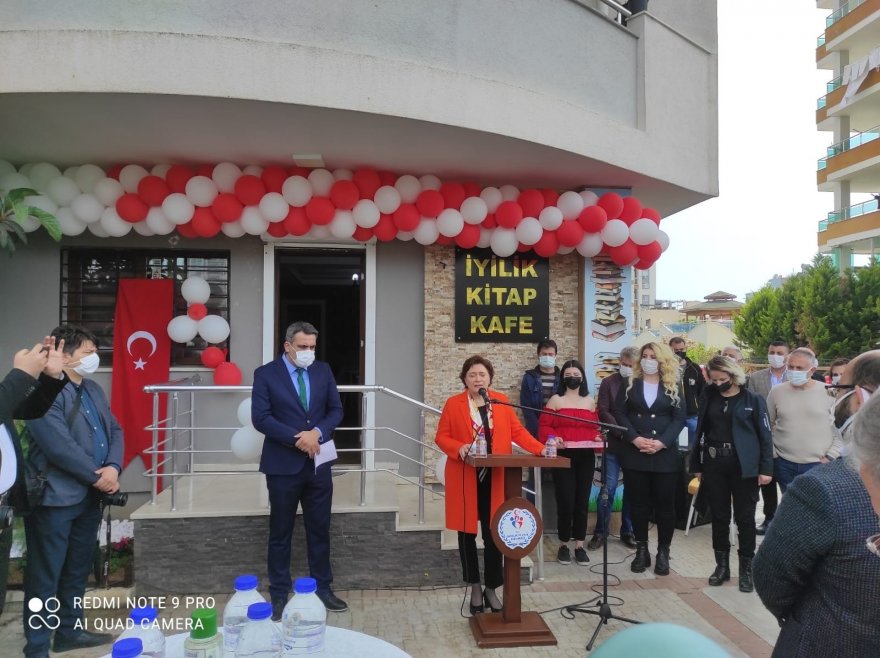 Adana’nın artık  ‘İyilik Kitap Kafe’si var