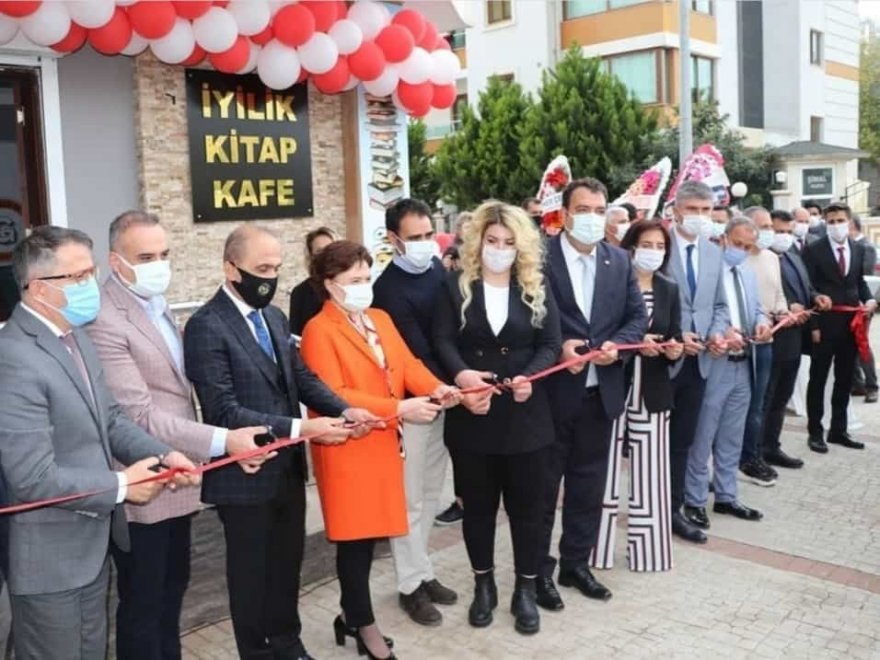 Adana’nın artık  ‘İyilik Kitap Kafe’si var