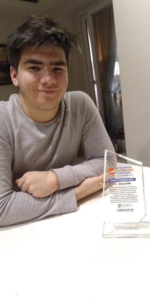 Depremde kaybolan ödülüne kavuştu