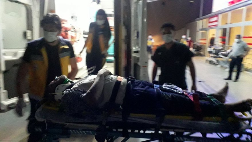 Tarladan dönen çiftçi traktörü ile kanala devrildi