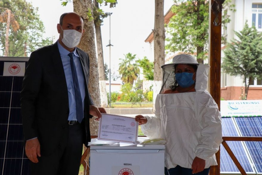 Artık “kraliçe arılar” kraliçelere emanet