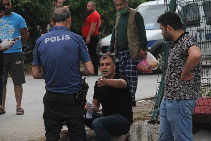 Taksi motosiklete çarpıp Seyhan Nehri’ne uçtu: 3 yaralı