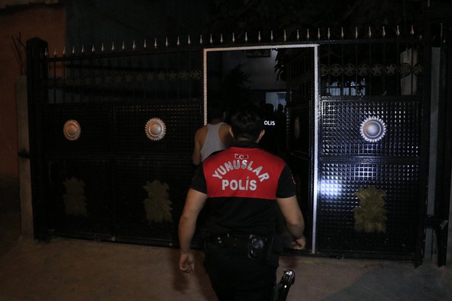 Tartışığı şahıslara pompalı tüfekle ateş açarken sokakta oynayan çocuğu vurdu