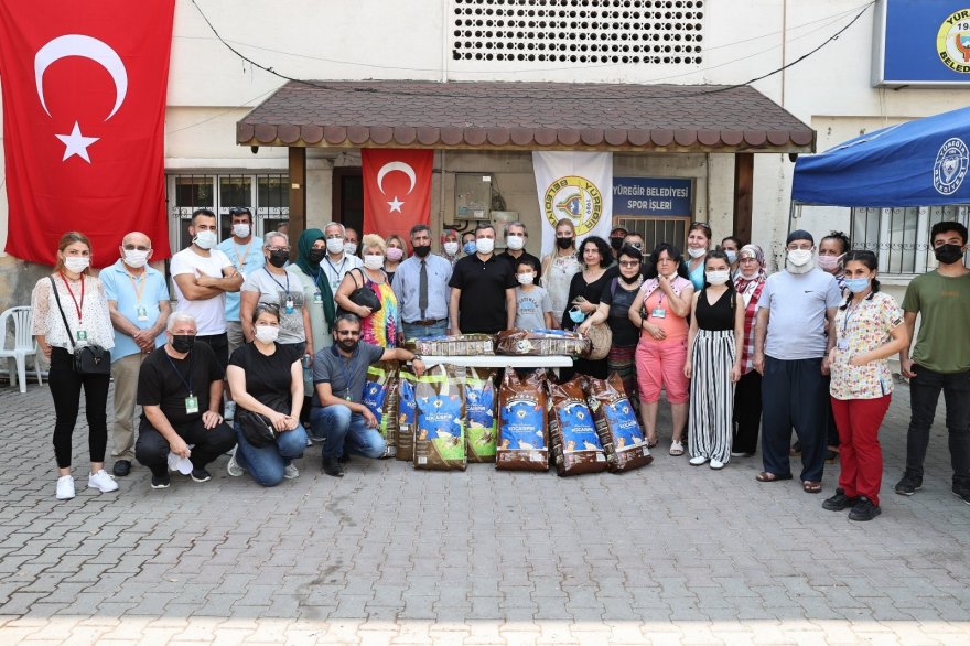 Yüreğir Belediyesi'nden can dostlara mama desteği