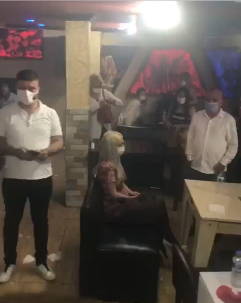 Adana'da kısıtlamada barı kapatıp eğlenen 39 kişiye ceza