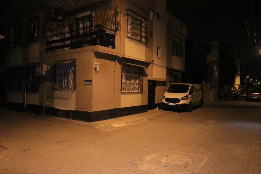 Kavga ettikleri kişinin önünü motosikletle kesip tabancayla vurdular