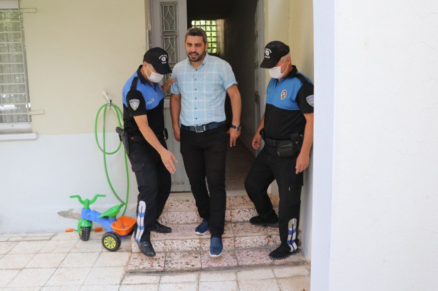 Geçen yıl sınava giderken kaza geçirmişti, görme engelli genci sınava yine polis götürdü