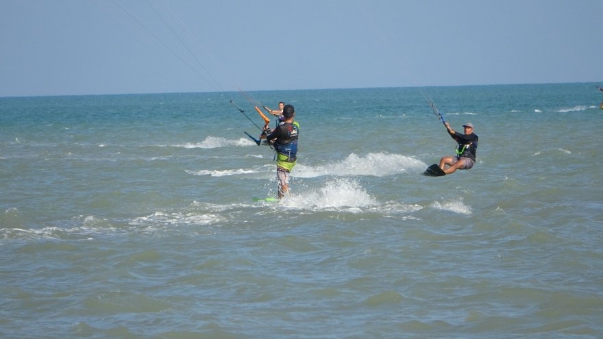 Adana kitesurf merkezi oluyor