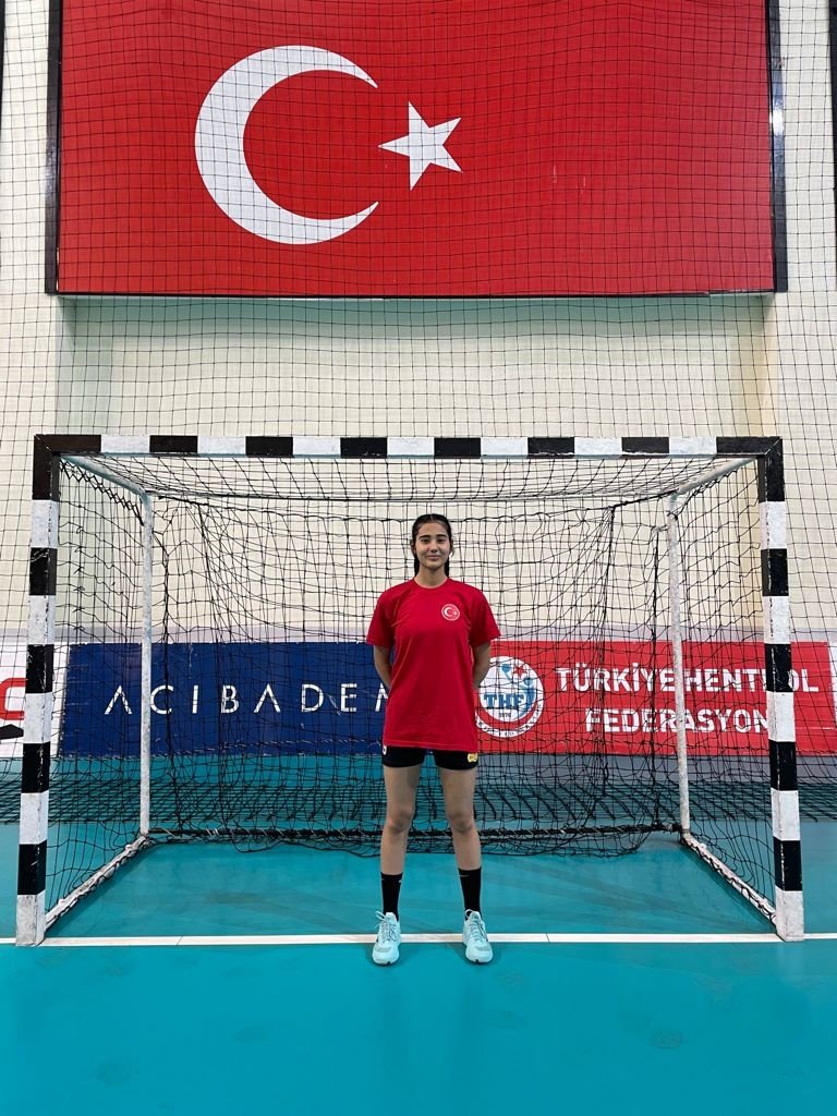 Toprak sahadan milli takıma