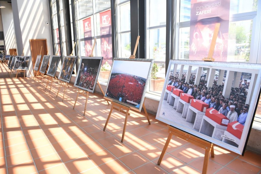Adana’da "15 Temmuz" konulu fotoğraf sergisi açıldı