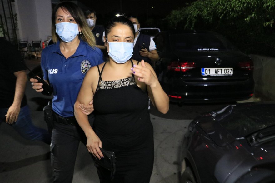 Türk Bayrağını indirip çöp kutusuna atan kadın yakalandı