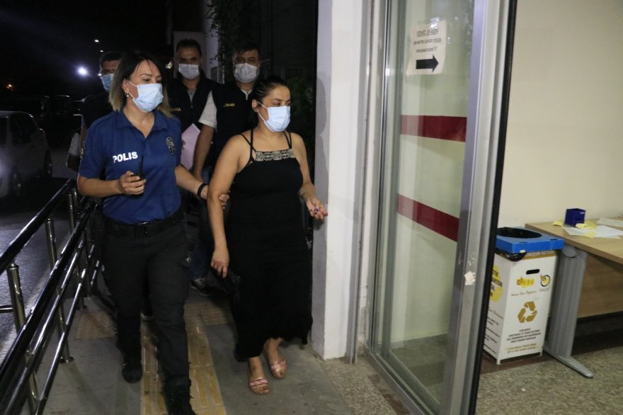 Türk Bayrağını indirip çöp kutusuna atan kadın yakalandı