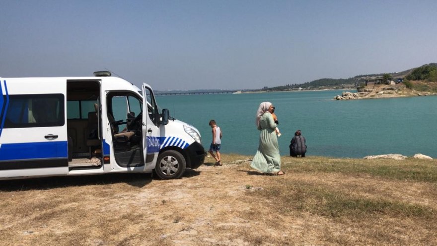 Ailesiyle piknik yaparken göle giren küçük çocuk boğuldu